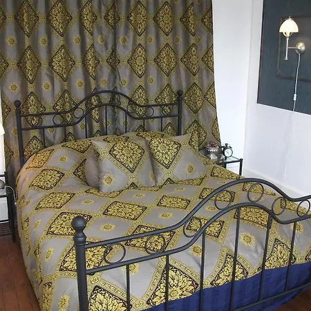 Bed and Breakfast La Mirabelle 3*